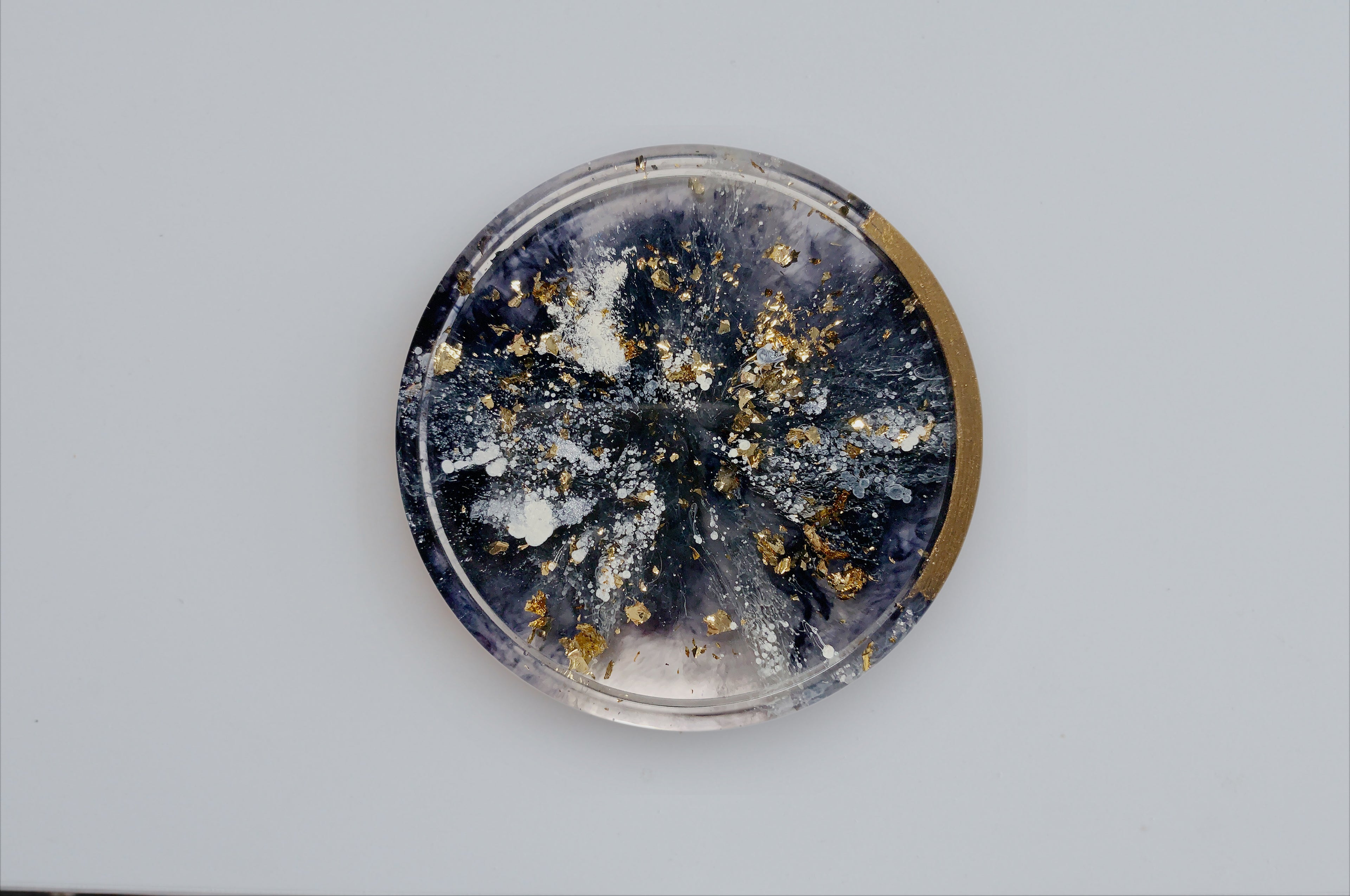 墨影沈光 樹脂渲染冷水盤 Obsidian Glint | Resin rendering cold water coaster