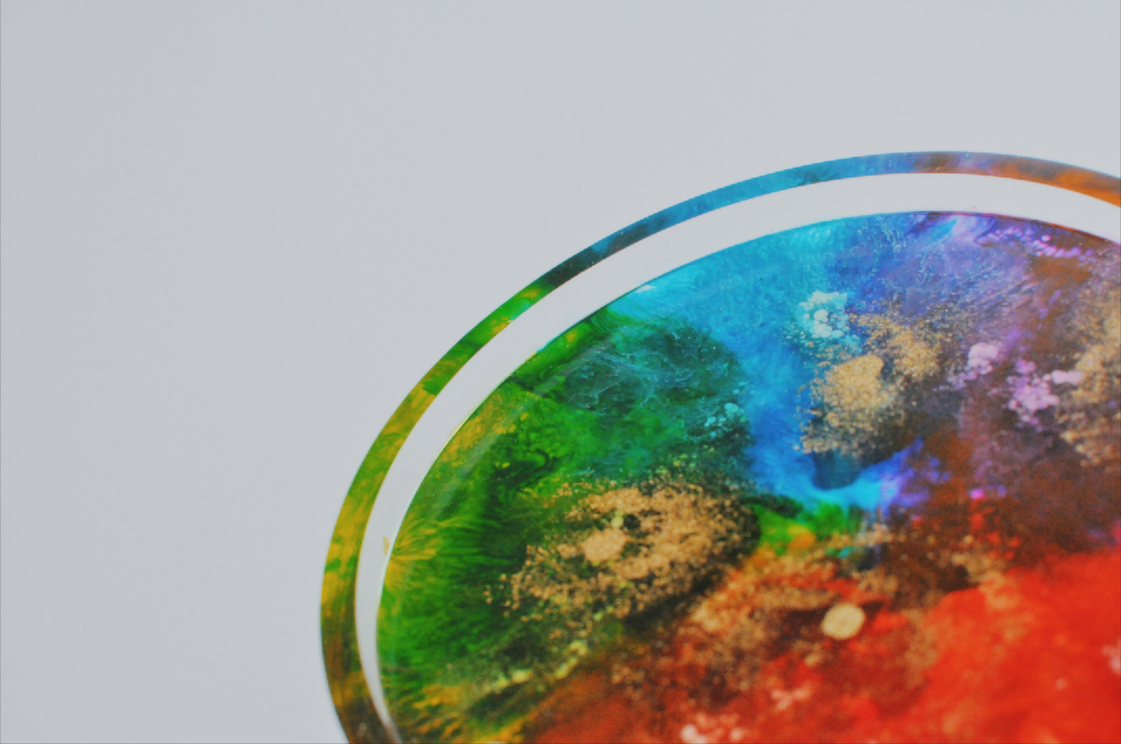 彩虹色環 樹脂渲染冷水盤 Prism Halo | Resin rendering cold water coaster